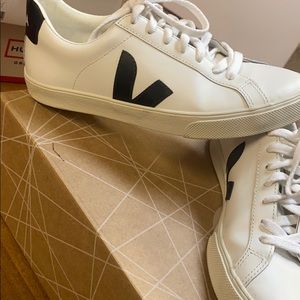 VEJA Esplar Logo Leather Sneakers